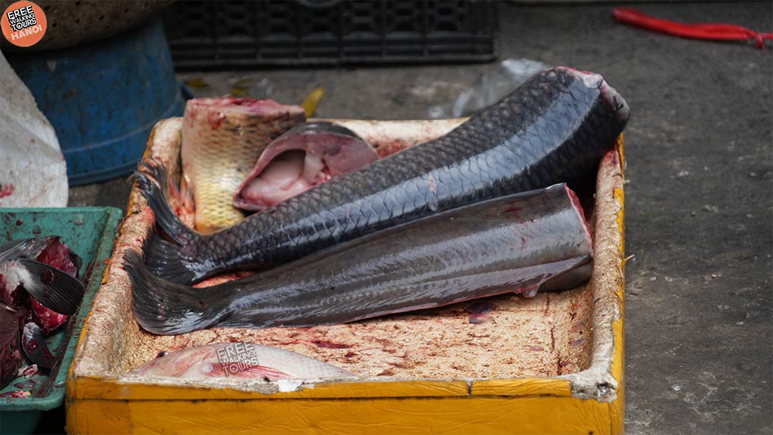 Dong Xuan Market of Local Trade and Cuisine