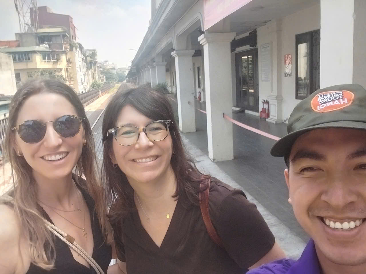 Tour-A-Pie-Hanoi-Estacion-Long-Bien-Viajeros