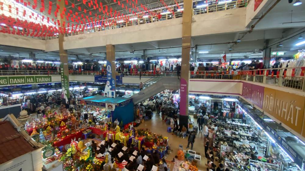 A Friendly Morning Walk Through Hanoi’s Old Quarter