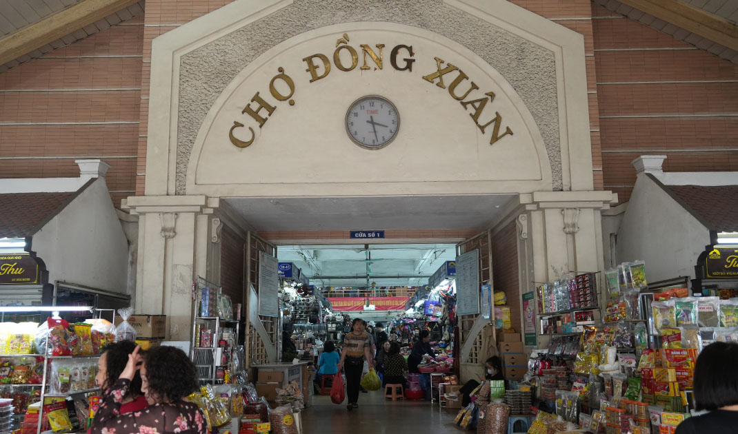 Dong Xuan Market: Hanoi’s Bustling Bazaar of Culture, Trade, and Daily Life